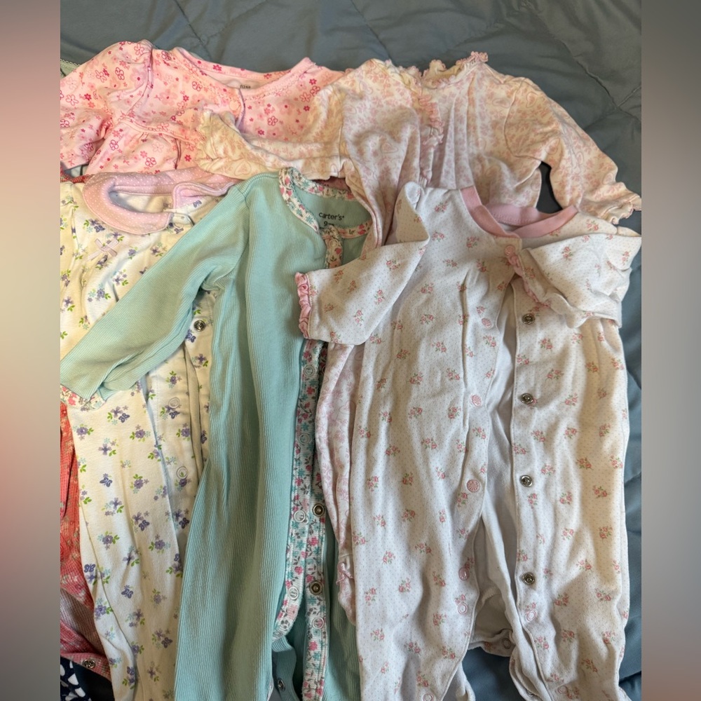 Lot of 12 pajamas size 9m - Picture 5 of 6